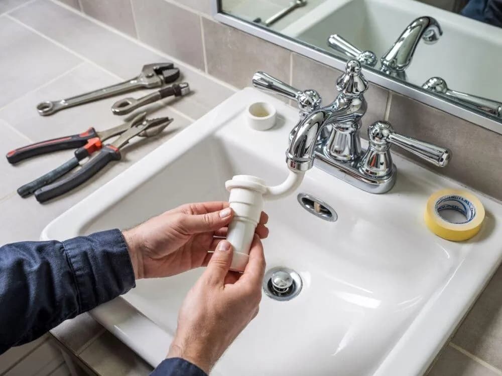 Jak zamontować syfon do umywalki - uniknij najczęstszych błędów