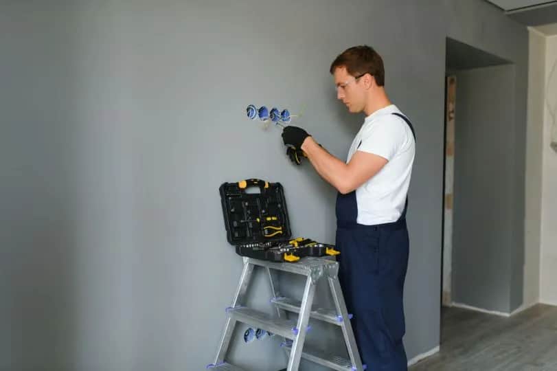 Jak zamontować kontakt bezpiecznie i uniknąć najczęstszych błędów