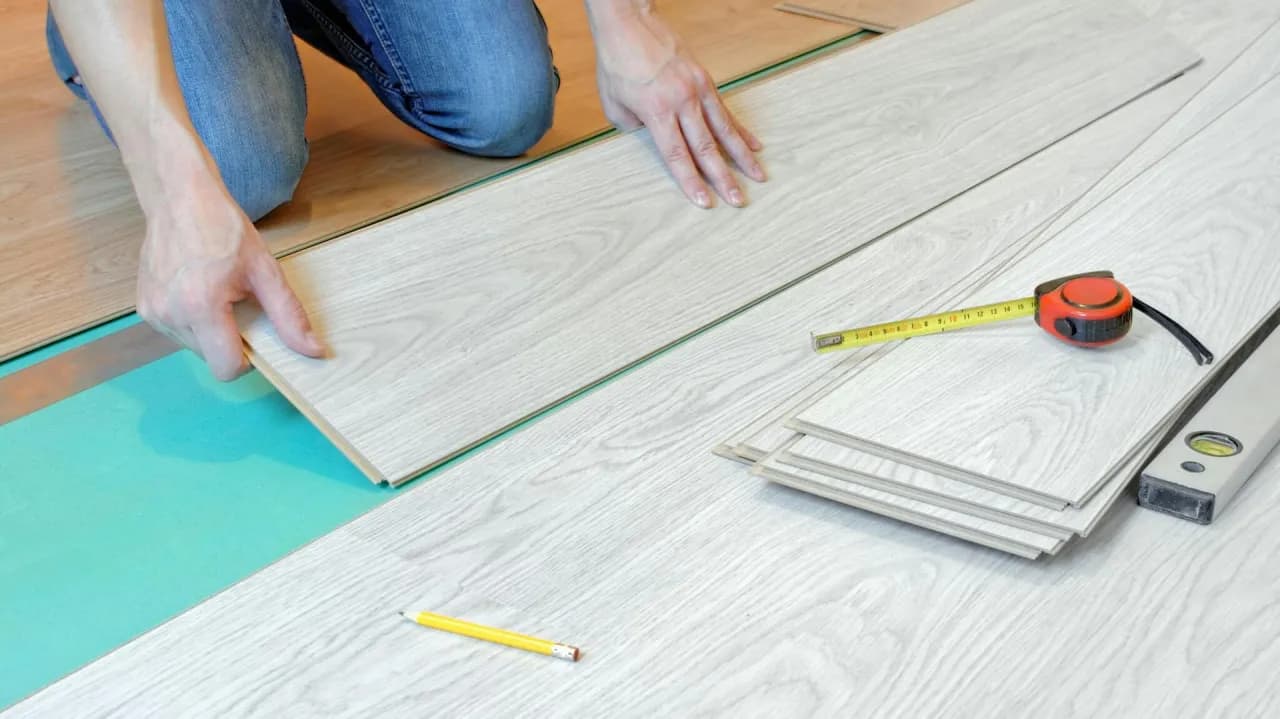 Ile paneli podłogowych jest w paczce? Odkryj zaskakujące różnice