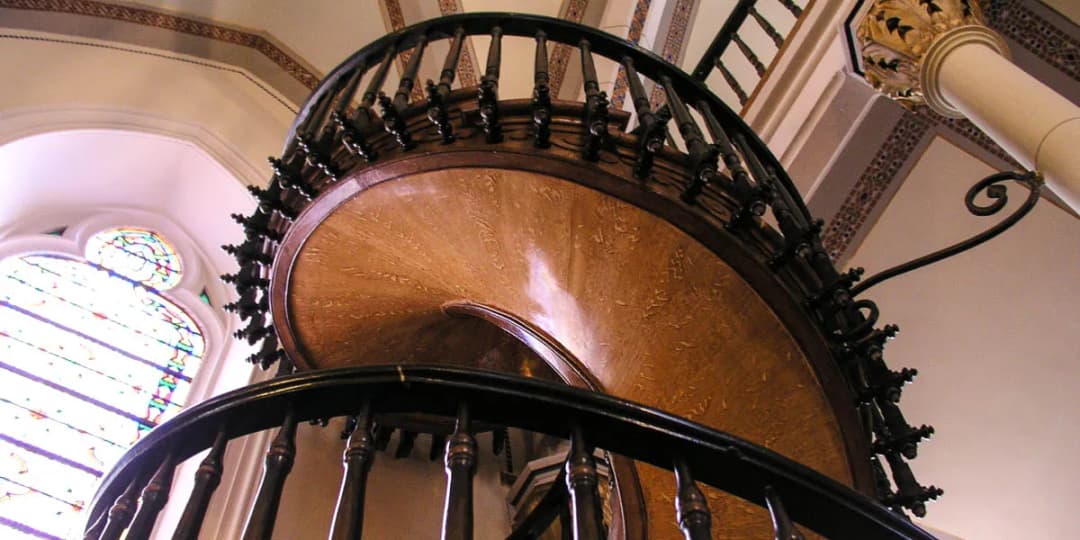 Schody jak w Casino de Paris – odkryj ich wyjątkowy styl i historię