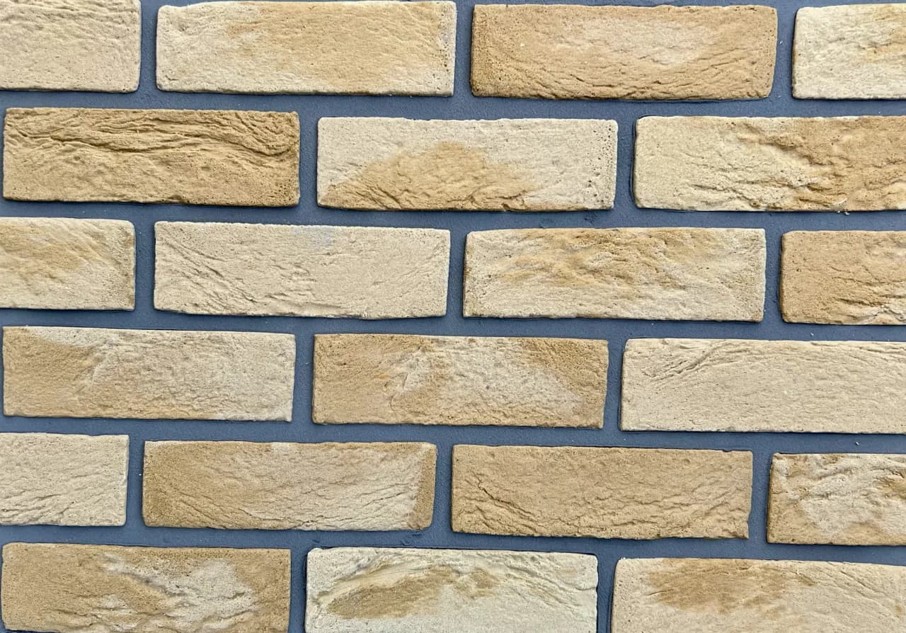 Jak układać cegłę dekoracyjną z fugą, aby uniknąć błędów i uzyskać efekt końcowy