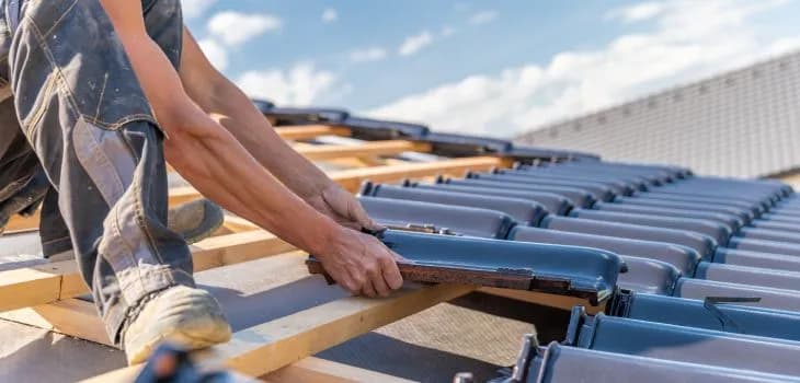 Ile zarabia dekarz w Danii? Sprawdź, co możesz zyskać!