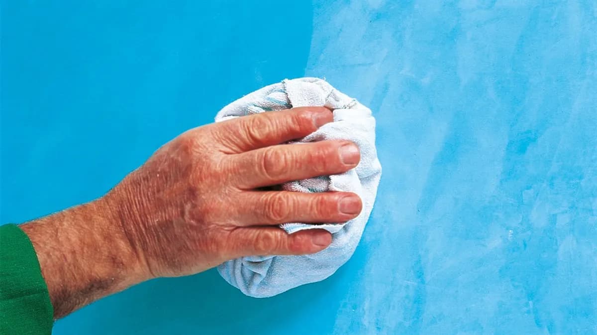 Jak usunąć tynk dekoracyjny - skuteczne metody i cenne porady